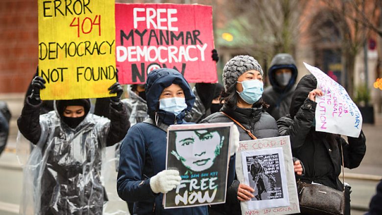 Myanmars militær tager igen magten