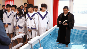 Glæde i Chin Bethel Church i Skjern: 12 unge blev døbt