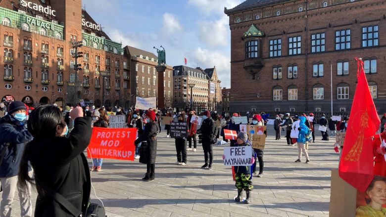 Burmesere demonstrerede på Rådhuspladsen